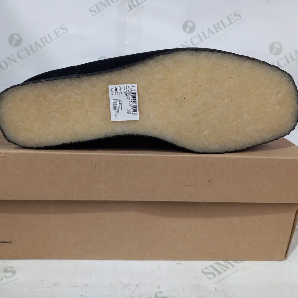 BOXED PAIR OF CLARKS WALLABEE BOOTS IN BLACK UK SIZE 11