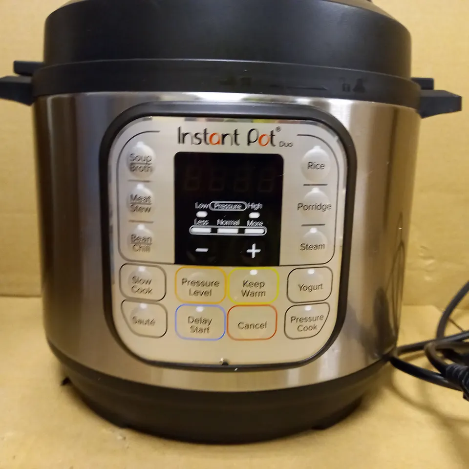 INSTANT POT DUO MINI PRESSURE COOKER