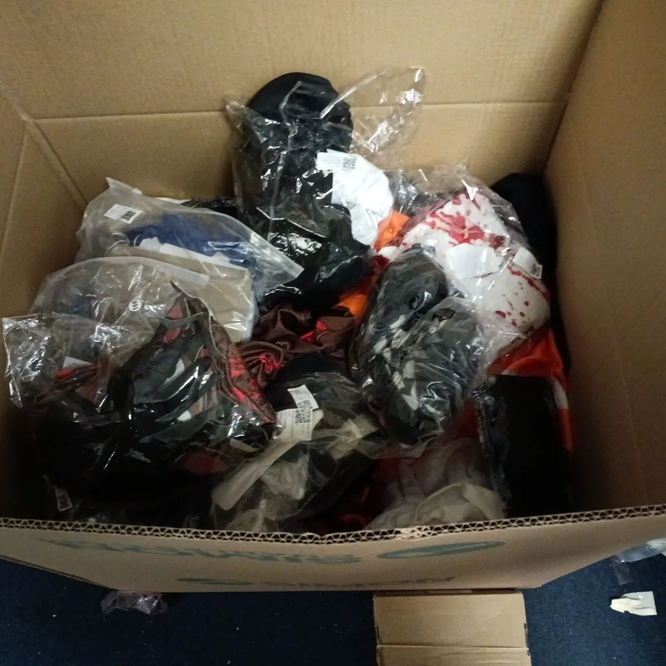 LOT OF ASSORTED FANCY DRESS UP ITEMS TO INCLUDE WET LOOK CAT SUIT