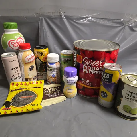 APPROXIMATELY 12 ASSORTED FOOD & DRINK ITEMS TO INCLUDE SWEET PIQUANTE PEPPERS, COW & GATE FIRST INFANT MILK, TENSING FIERY MANGO, ETC - COLLECTION ONLY