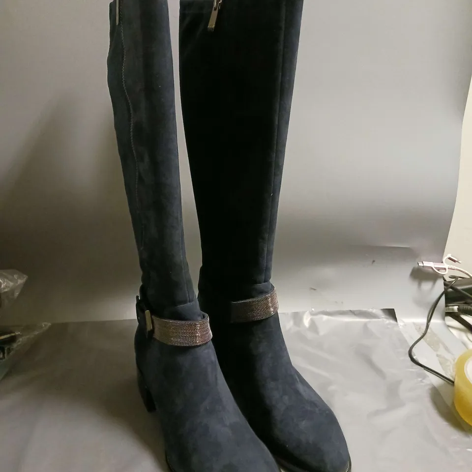 MODA IN PELLE LADIES KNEE HIGH SUEDE BOOTS WITH GLITTER DETAIL DARK BLUE SIZE EU 39