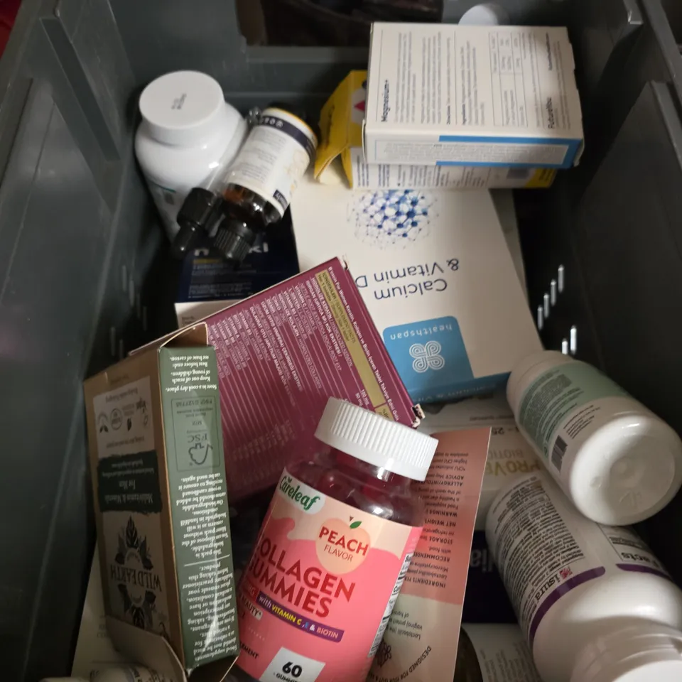 APPROXIMATELY 15 ASSORTED VITAMIN/HEALTH AID PRODUCTS TO INCLUDE NICOTINELL CHEWING GUM, ZIPVIT SUPER STRENGTH OMEGA 3 FISH OIL CAPSULES AND BIOXCIN WOMEN'S HAIR SUPPLEMENT