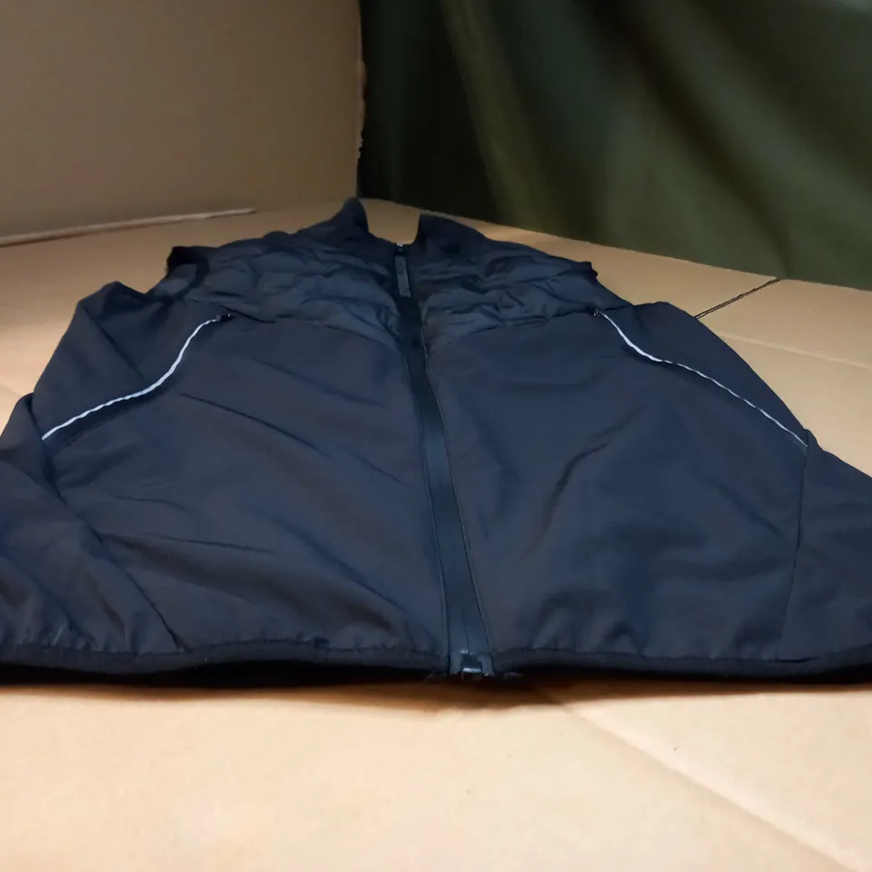 MONTERRAIN BLACK FITNESS GILET - MEDIUM