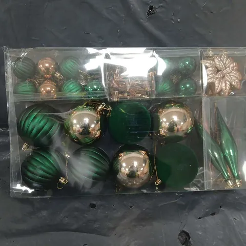 GINGERBREAD BUMPER PACK OF 50 BAUBLES - GREEN/ GOLD