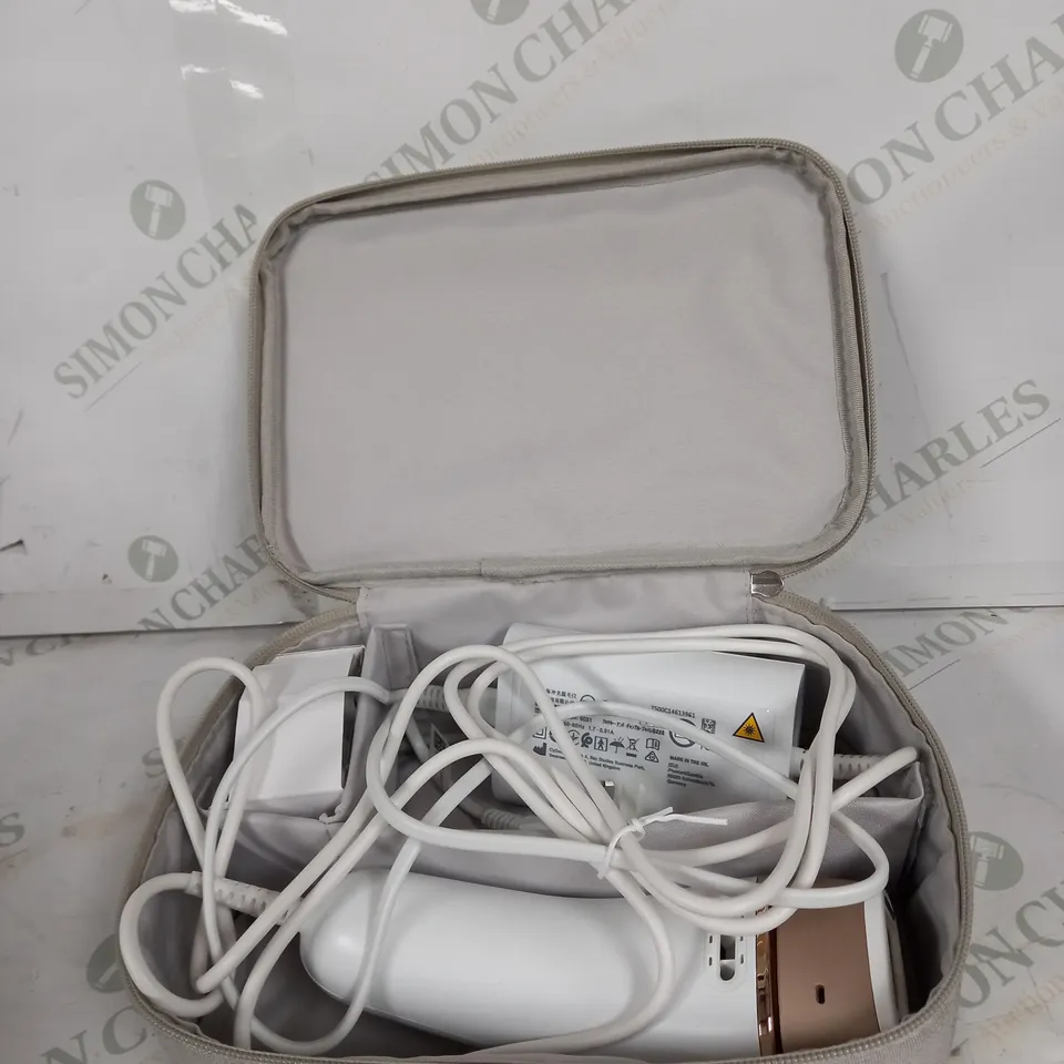 BRAUN SILK-EXPERT PRO 5 IPL WITH 2 HEADS, RAZOR & VANITY CASE
