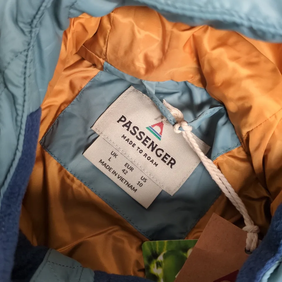 PASSENGER FLORA 2.0 LONG RECYCLED INSULATED PARKA IN ARCTIC - LARGE