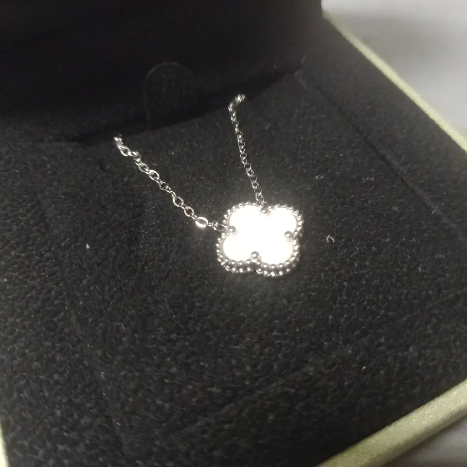 VAN CLEEF & ARPELS CLOVER THEMED NECKLACE