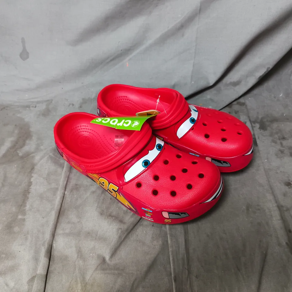 UNBOXED CROCS KIDS' LIGHTNING MCQUEEN RED CLOGS. SIZE M8 W 9