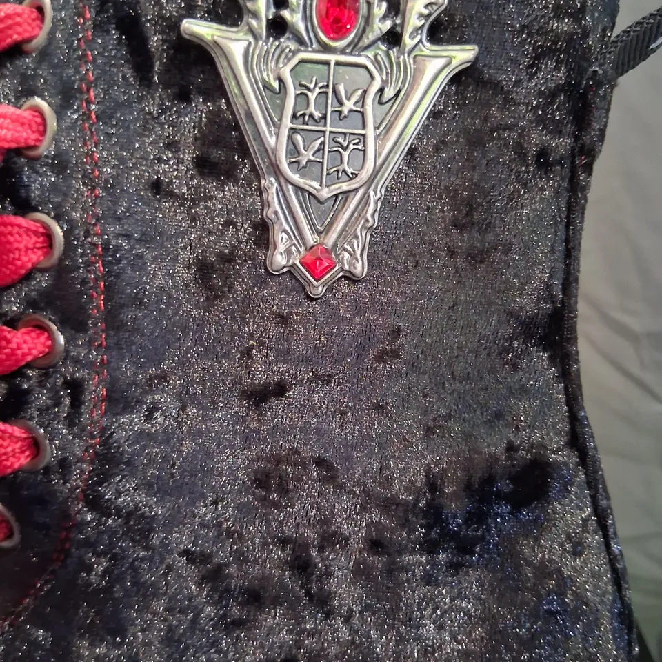 BRAND NEW BOXED KOI X THE TWILIGHT SAGA VOLTEREA VELVET CROW PLATFORM BOOTS SIZE 3