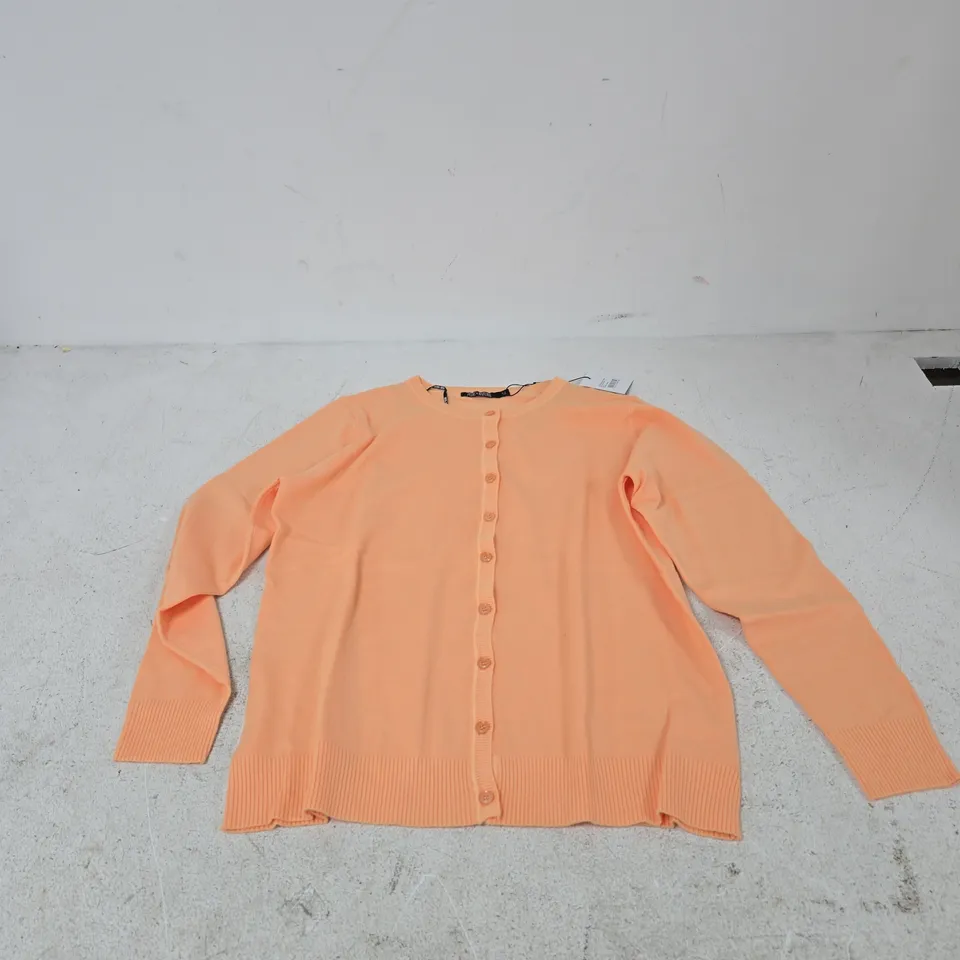 BOX OF APPROXIMATELY 20 ASSORTED ITEMS TO INCLUDE: PURE AND NATURAL CARDIGAN