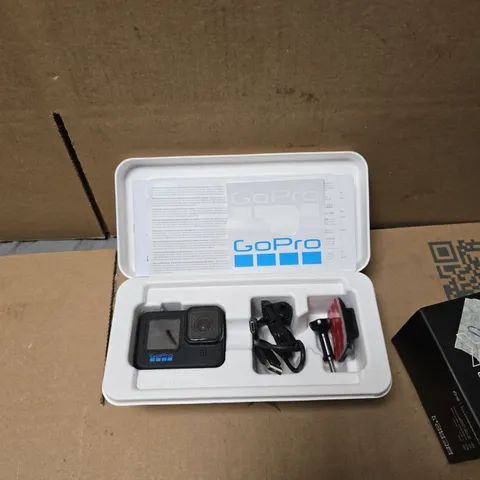 GOPRO HERO11 BLACK ACTION CAMERA WITH MOUNTS IN CASE
