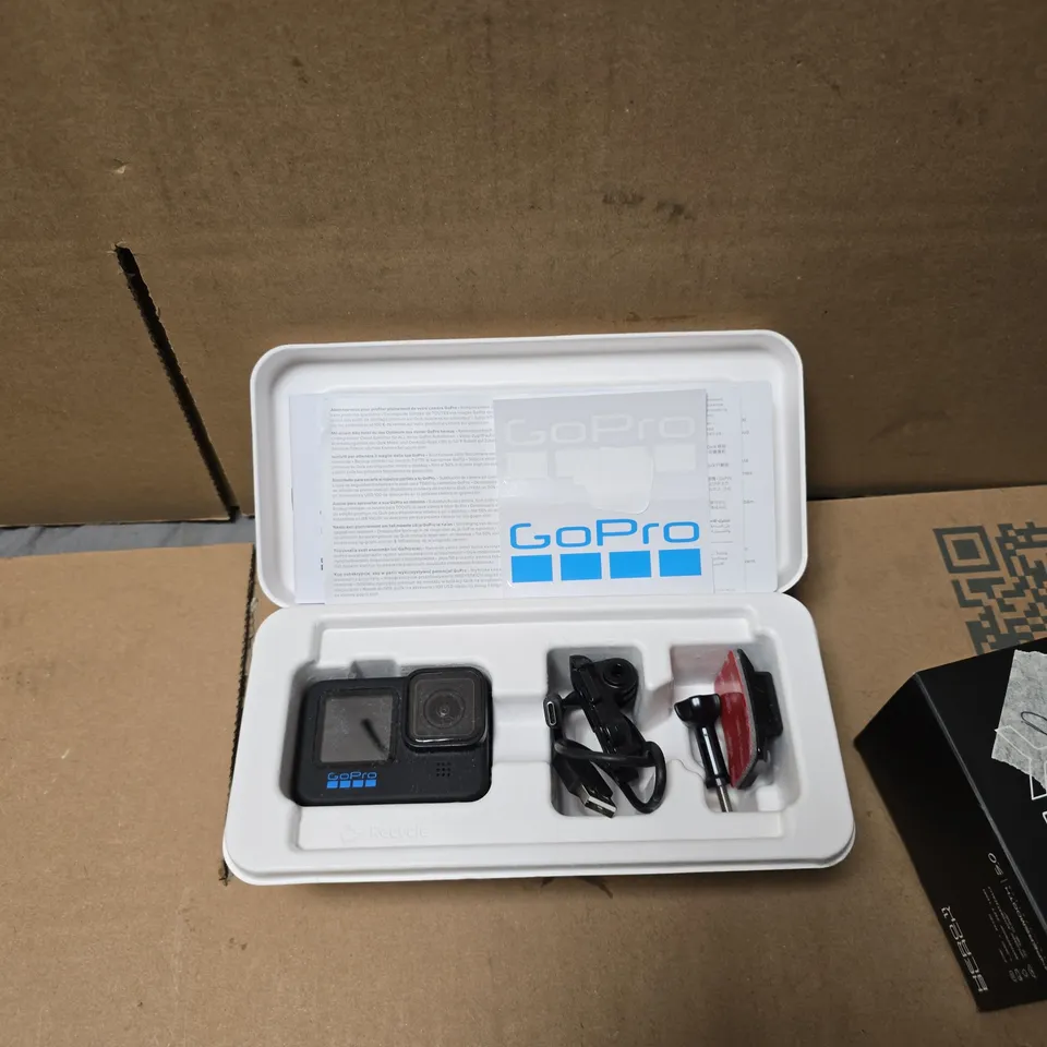 GOPRO HERO11 BLACK ACTION CAMERA WITH MOUNTS IN CASE