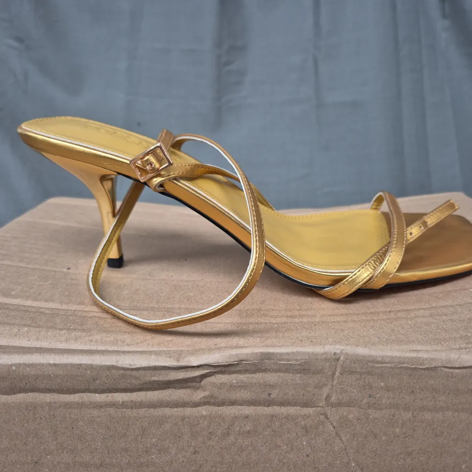 BOXED TOPSHOP FINA BARELY THERE MID HEELED SANDALS IN GOLD - UK 7