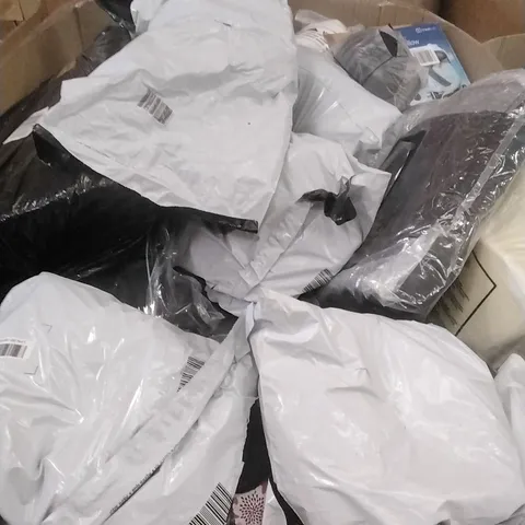 A PALLET CONTAINING ASSORTED PILLOWS, MEMORY FOAM ETC
