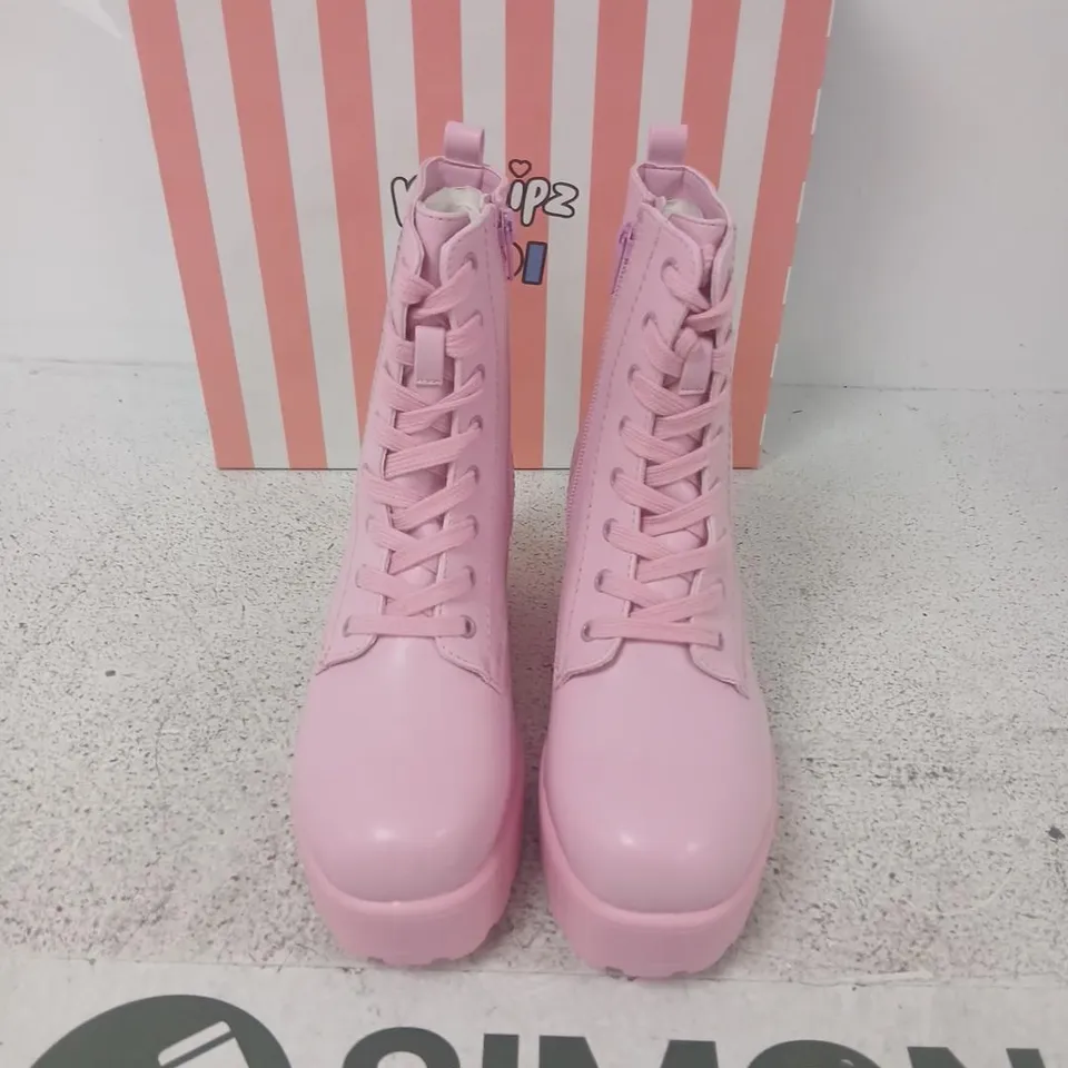 BOXED KETNIPZ X KOI LOVE URSELF KETNIPZ LACE UP BOOTS PINK SIZE 5