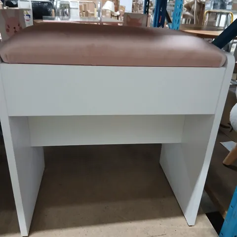 MANUGACTURED WOOD ACCENT STOOL