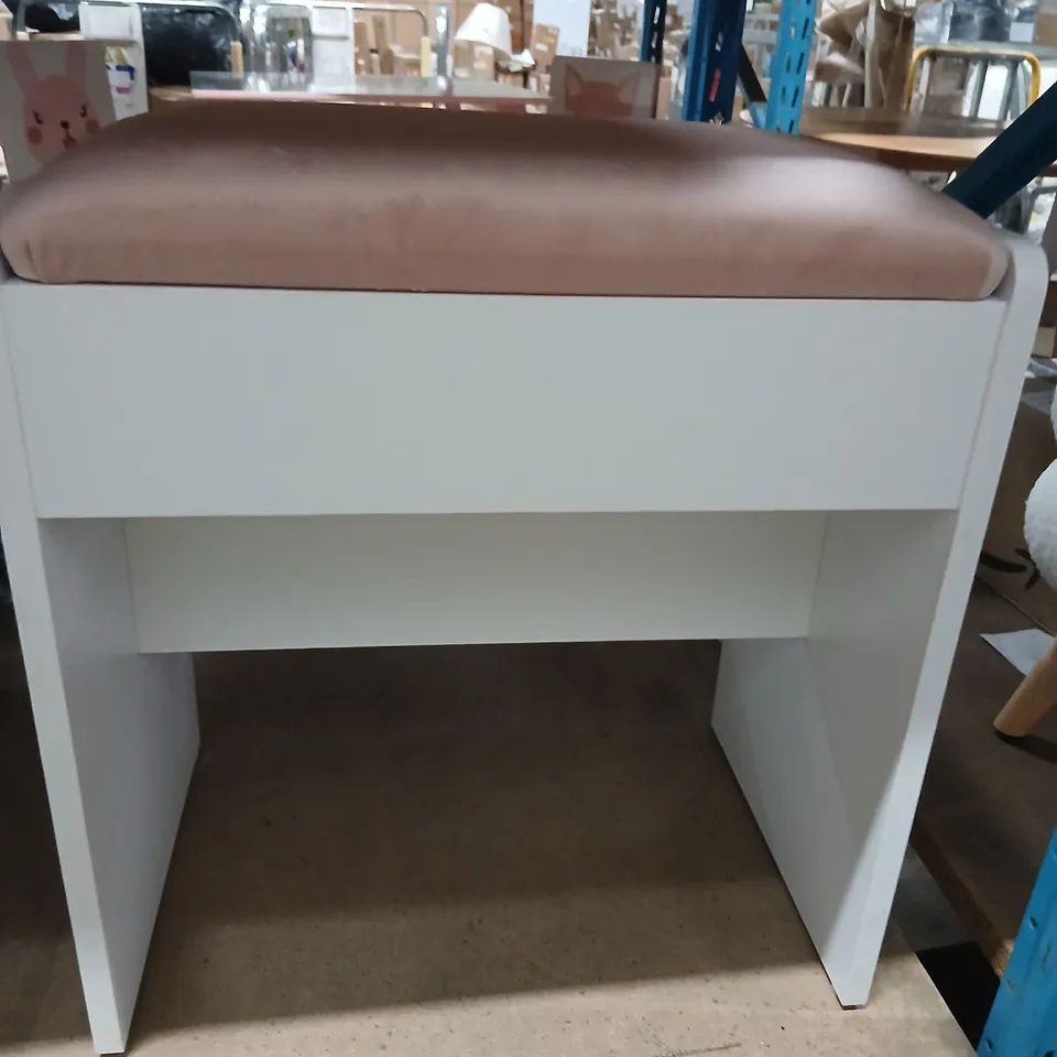 MANUGACTURED WOOD ACCENT STOOL