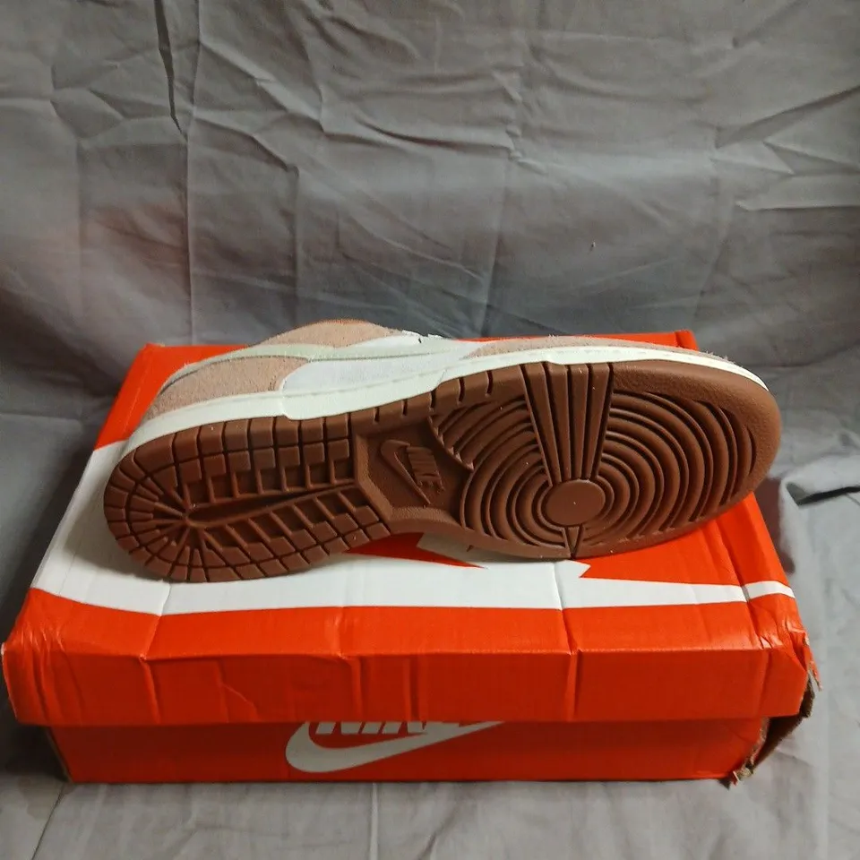 NIKE DUNK LOW RETRO TRAINERS - 9 
