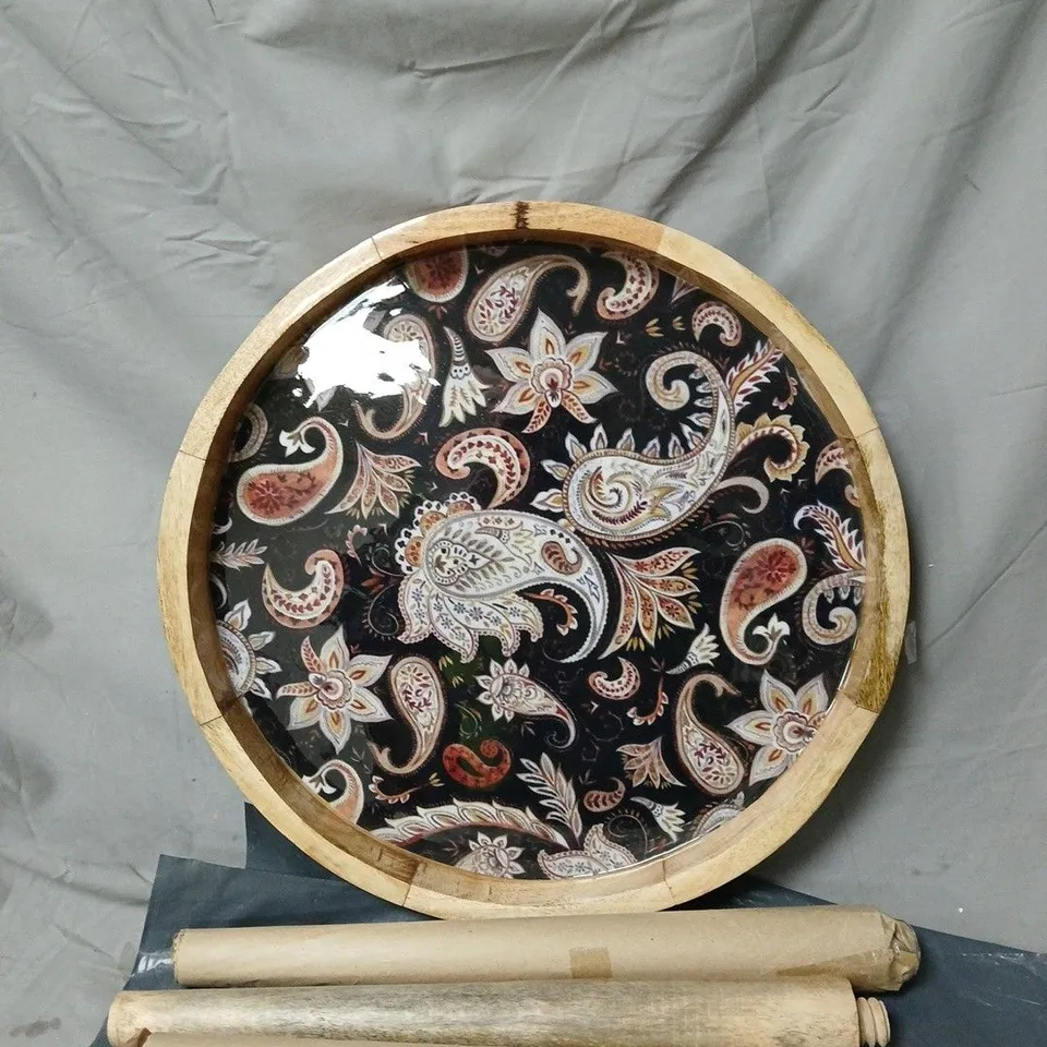 PATTERNED TABLE TOP WITH LEGS BOXED