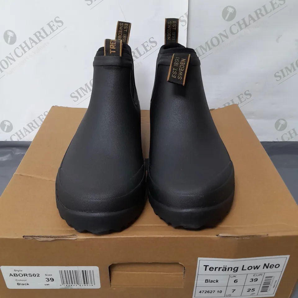 TRETORN TERRANG LOW NEO BLACK RUBBER BOOTS SIZE 6