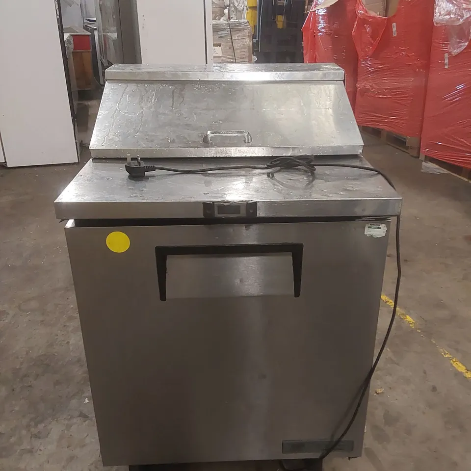 TRUE REFRIGERATION TSSU-27-08 COMMERCIAL REFRIGERATED SANDWICH AND SALAD PREP COUNTER