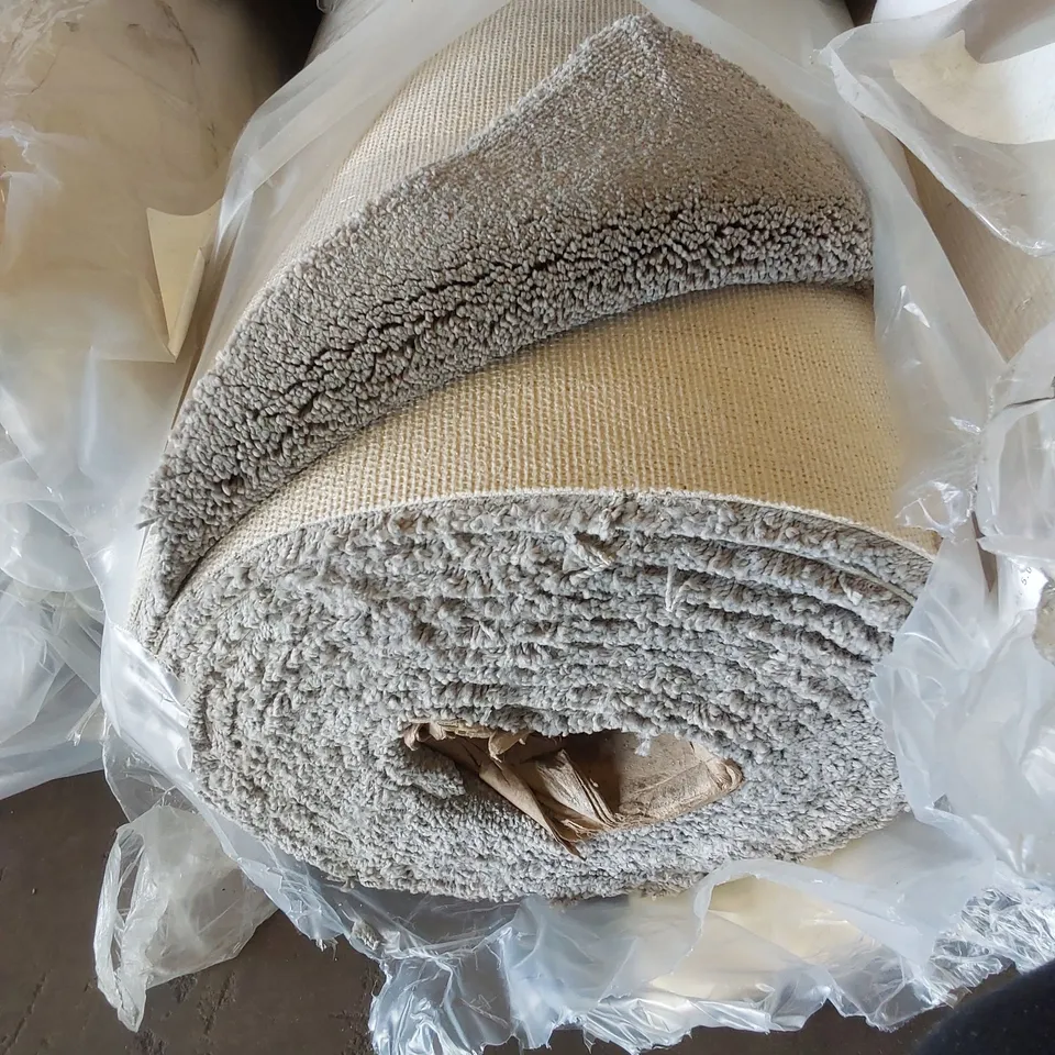 ROLL OF QUALITY EC HEARTLAND ULTRA STANKLYN CARPET // SIZE: APPROXIMATELY 5 X 6.4m