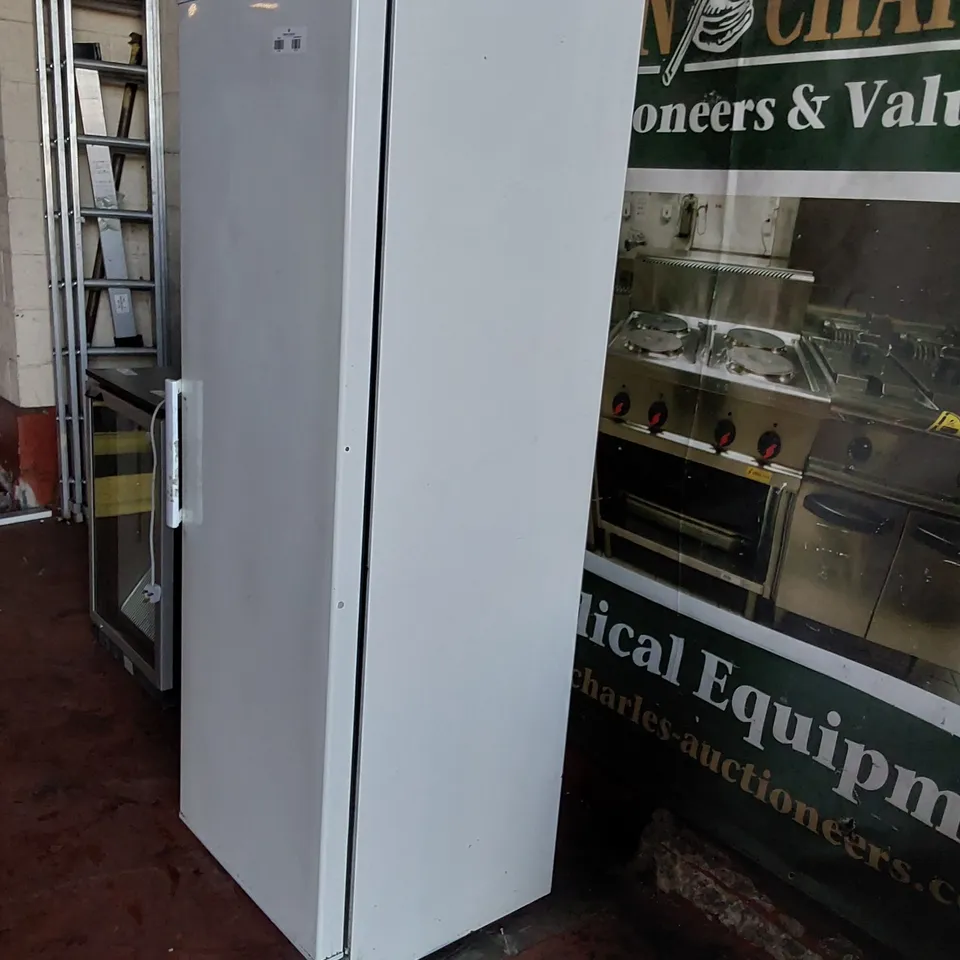 HUSKY CBR400H-WE-R-HT UPRIGHT REFRIGERATOR 