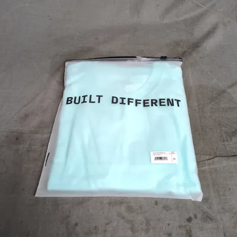 BUILT DIFFERENT CREW NECK TOP IN RIVER GREEN – XL