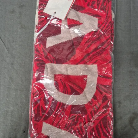 BAGGED LULULEMON x TEAM CANADA SCARF IN RED