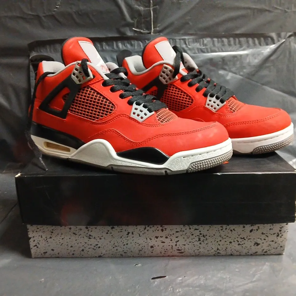 BOXED PAIR OF NIKE AIR JORDAN 4 RETRO SHOES IN RED/BLACK/WHITE SIZE UK 8.5