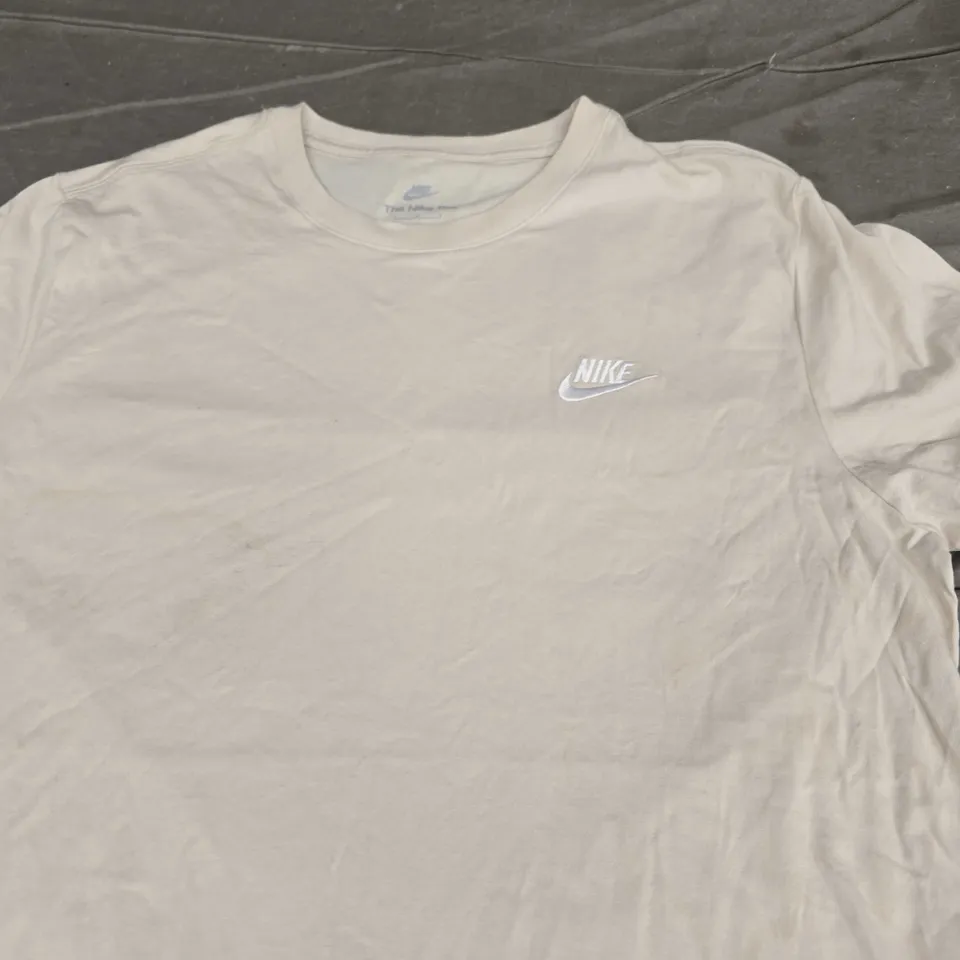 NIKE LOGO CASUAL TEE - SIZE LARGE