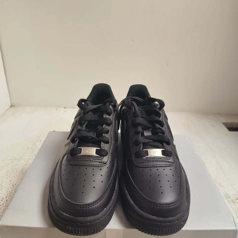 BOXED PAIR OF NIKE AIR FORCE 1 LE (GS) KIDS' TRAINERS – BLACK/BLACK, UK 3 