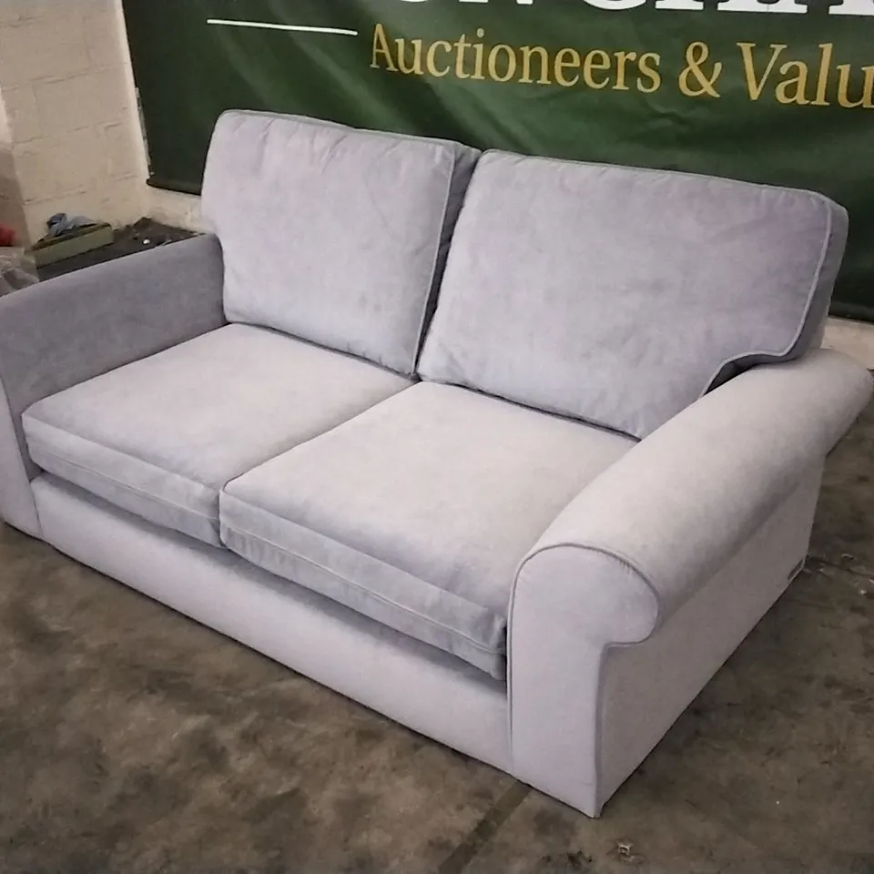 QUALITY DESIGNER LOUNGE CO 2 SEATER SOFA IN SILVER PLUSH FABRIC