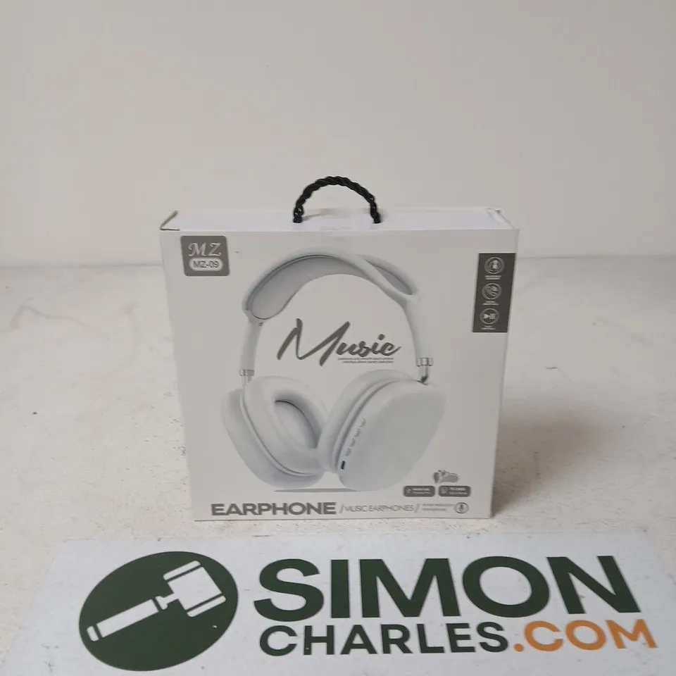 MZ WHITE OVER-EAR HEADPHONES MZ-09