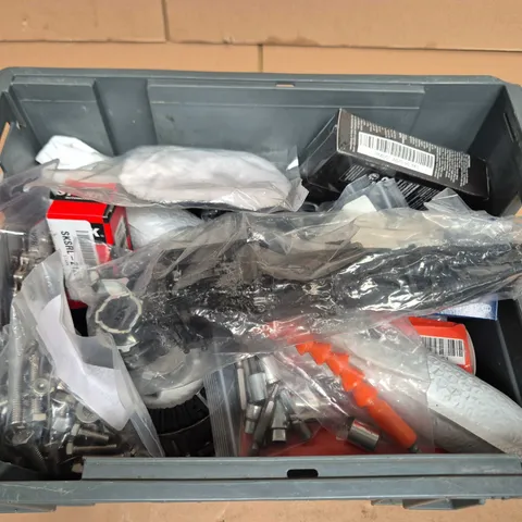 APPROXIMATELY 6 ASSORTED VEHICLE PARTS & ACCESSORIES TO INCLUDE RATCHET STRAPS, FUEL FILTER, ETC