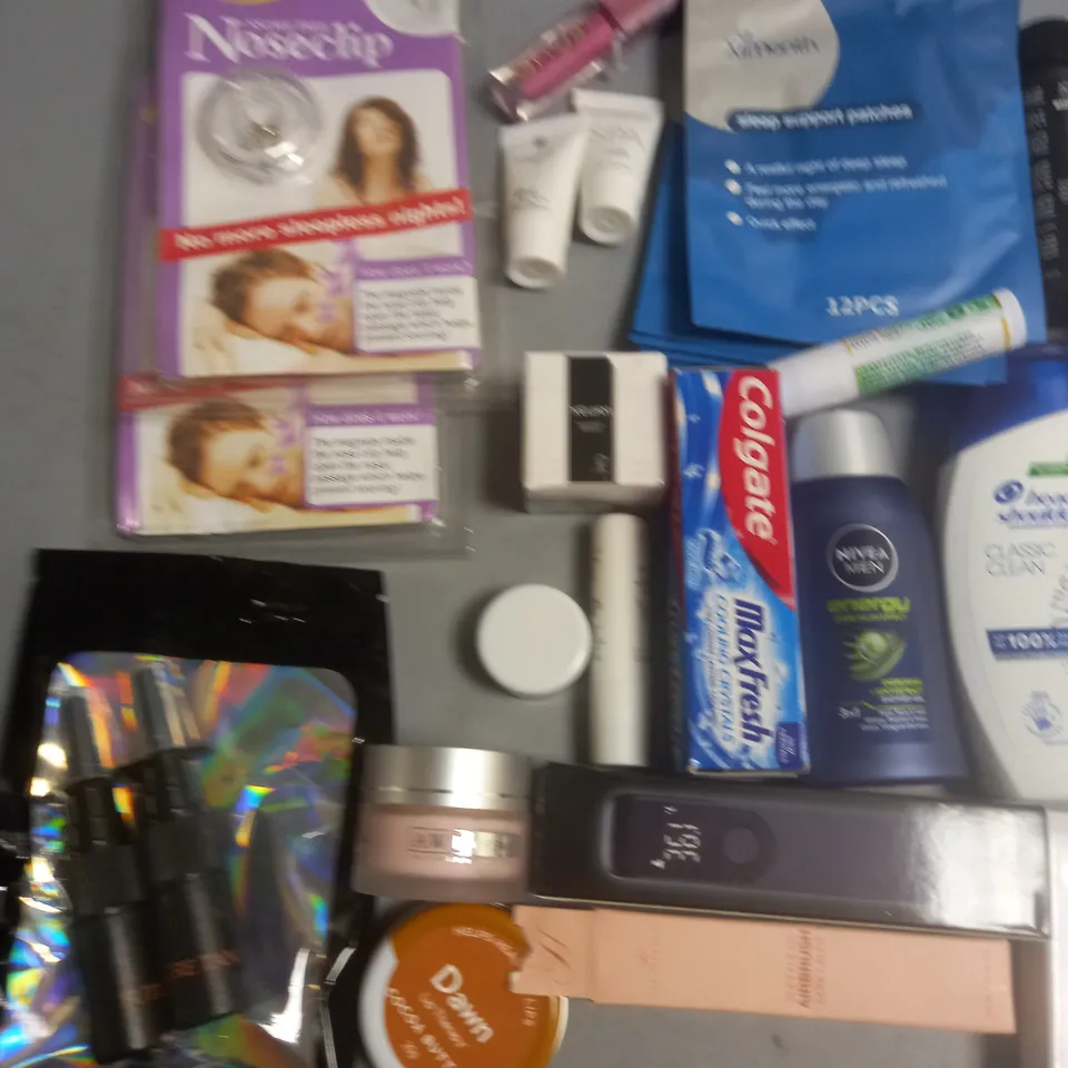 LOT OF APPROXIMATELY 40 ASSORTED HEALTH AND BEAUTY ITEMS TO INCLUDE NEAT FOAMING HANDWASH, ORALIEVE DRY MOUTH RELIEF AND NON CO0NTACT THERMOMETER