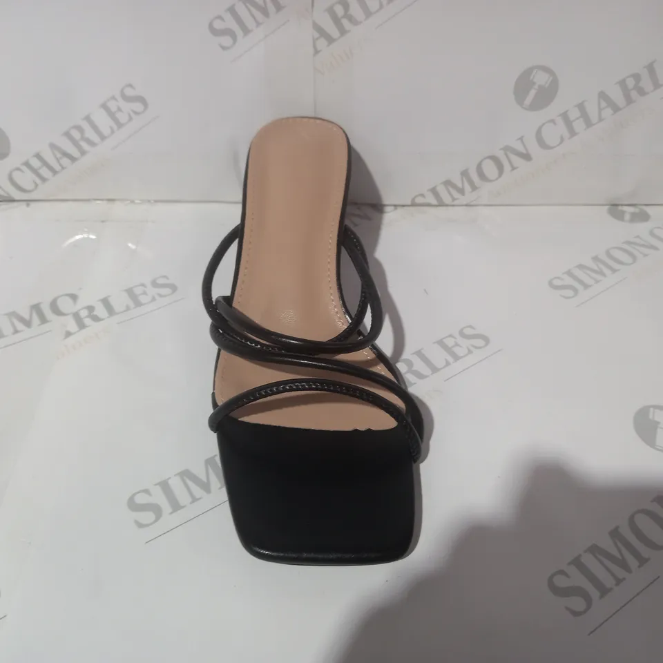 BOXED PAIR OF DESIGNER OPEN SQUARE TOE LOW HEEL STRAPPY SANDALS IN BLACK EU SIZE 37