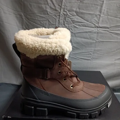 BOXED PAIR OF SOREL CARIBOU WINTER BOOTS – UK SIZE 8