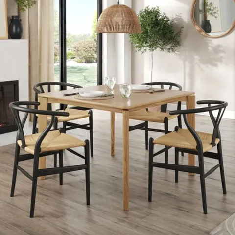 BOXED HUDSON 2-4 SEATER SQUARE EXTENDABLE DINING TABLE, OAK - MODERN OAK (1 BOX)