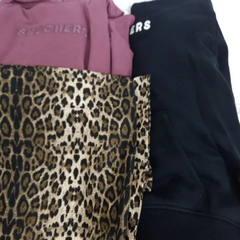 BOX OF APPROX 20 ASSORTED CLOTHING ITEMS TO INCLUDE - JUMPERS - TOPS AND TROUSERS 