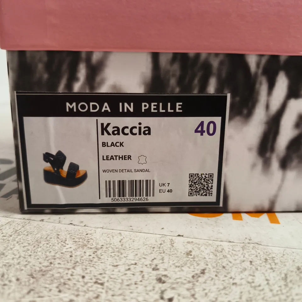 MODA IN PELLE KACCIA BLACK LEATHER WOVEN SANDALS, UK 7 (EU 40)