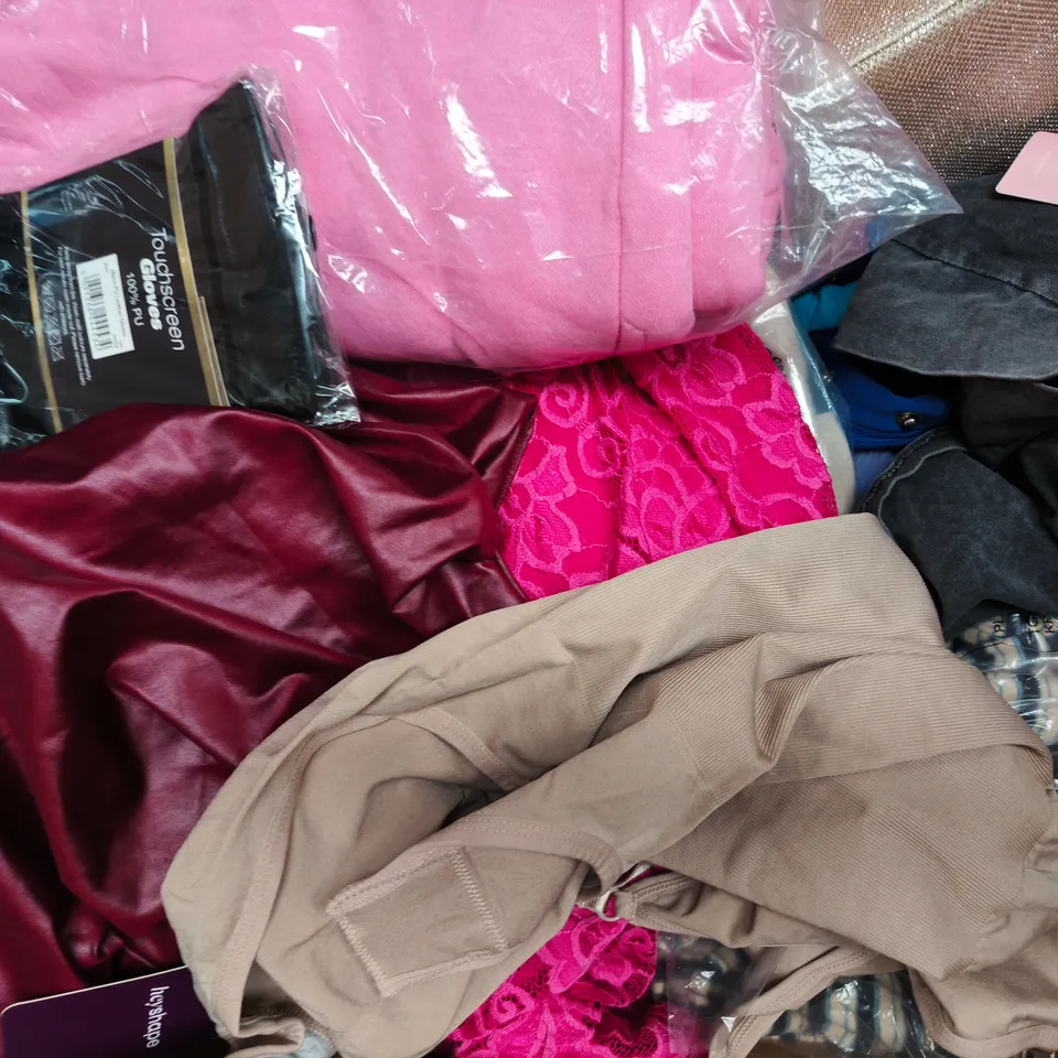 APPROXIMATELY 20 ASSORTED CLOTHING AND FASHION PRODUCTS IN VARIOUS STYLES AND SIZES - COLLECTION ONLY