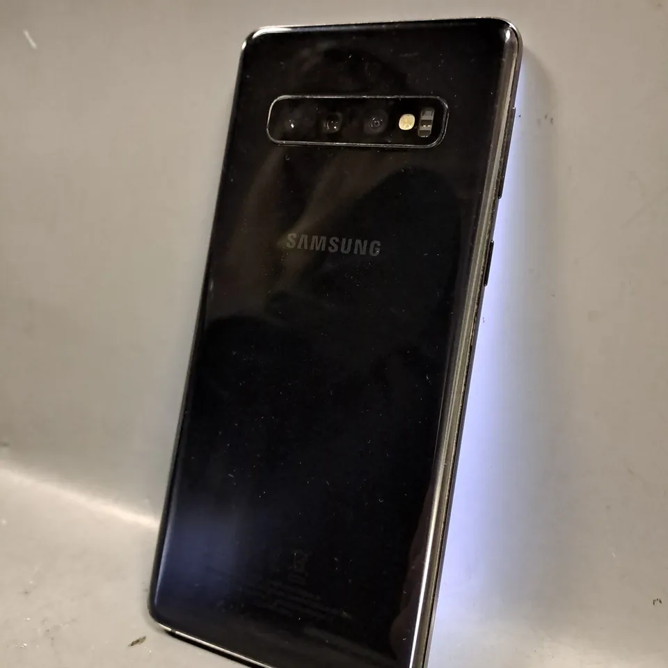 SAMSUNG GALAXY S10