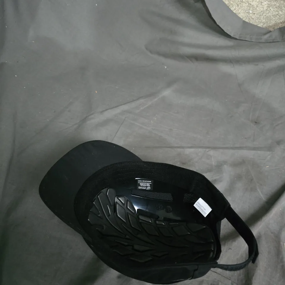 ULTIMATE INDUSTRIAL SAFETY HELMET – BLACK, SIZE 54–59 CM