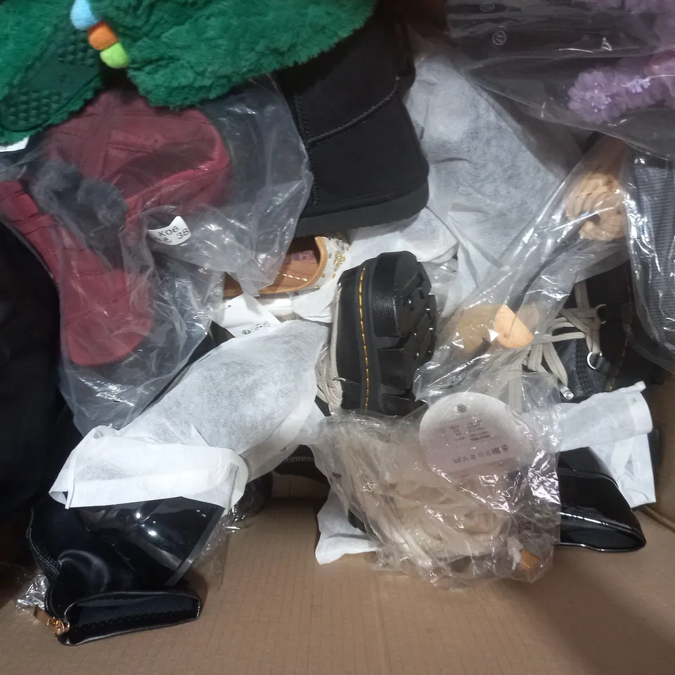 BOX OF APPROXIMATELY 12 ASSORTED PAIRS OF SHOES AND FOOTWEAR ITEMS IN VARIOUS STYLES AND SIZES TO INCLUDE MAN, CLARKS, CUSHION-WALK, ETC