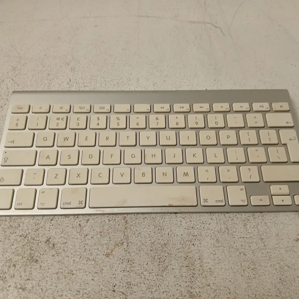 APPLE WIRELESS KEYBOARD (WHITE) – BLUETOOTH, MODEL A1314