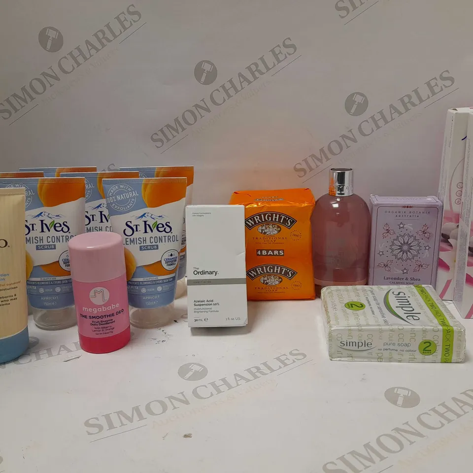 LOT OF APPROX 10 ASSORTED BATH & BODY PRODUCTS TO INCLUDE WRIGHT'S SOAP BARS, NAIR HAIR REMOVING CREAM, AVEENO BABY MOISTURISING LOTION, ETC