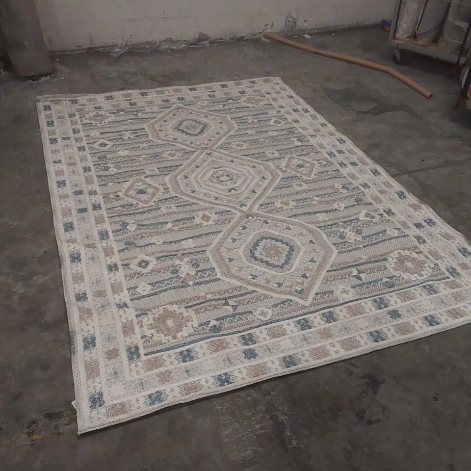 QUALITY DESIGNER AREA RUG - APPROXIMATELY 290 x 196cm