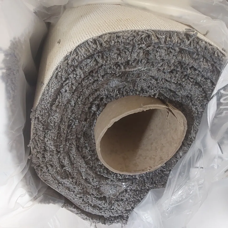 ROLL OF QUALITY ULTIMATE IMPRESSIONS CLASSY CARPET - APPROXIMATELY 5.1 x 5m