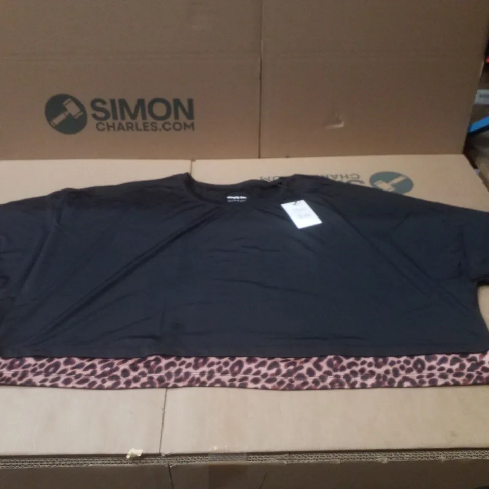 BOX CONTAINING APPROXIMATELY 20 BRAND NEW SIMPLY BE LEOPARD/BLACK ACTIVE TSHIRT - SIZE 26